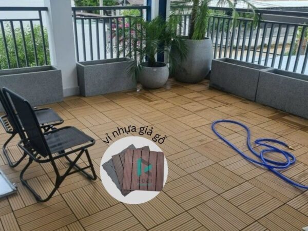 sàn nhựa lót ban công giá rẻ