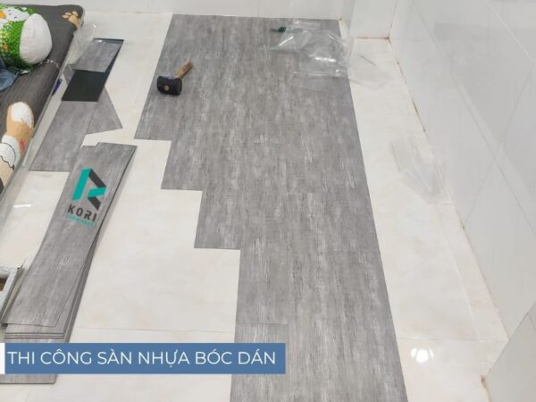 sàn nhựa giả gỗ bóc dán giá rẻ