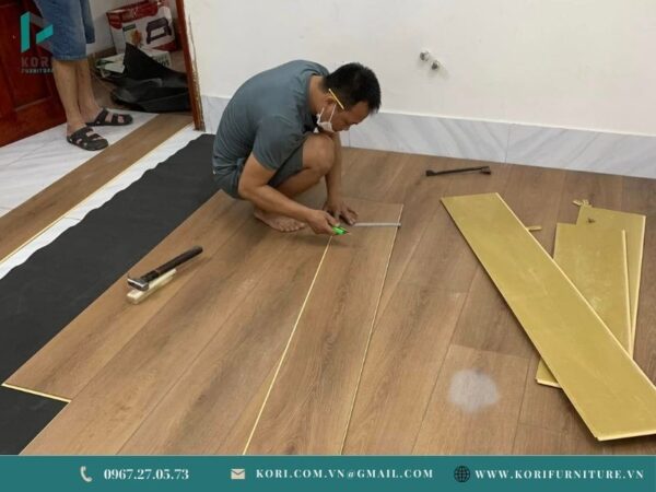 thi công sàn nhựa hèm khóa giá rẻ